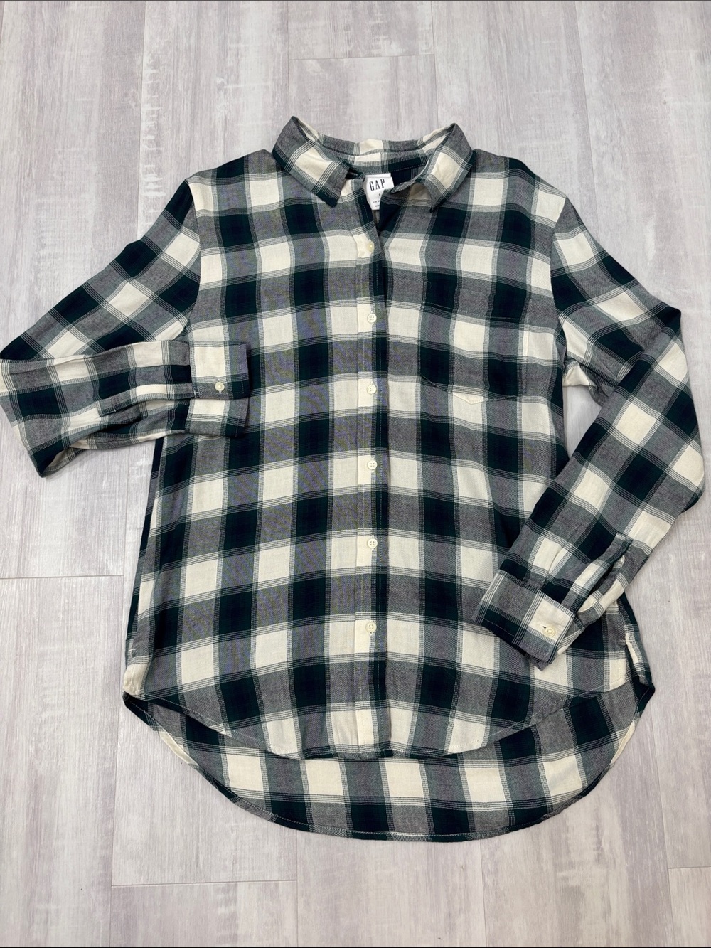 GAP Dark Green & White Plaid Button-Down Shirt Flannel Long Sleeve Small